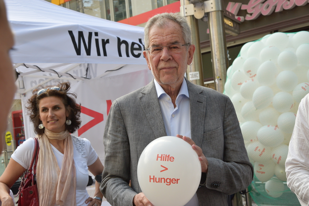 Bundespräsident Alexander Van der Bellen unterstützt die Caritas-Hungerkampagne# / kathpress / Pernsteiner