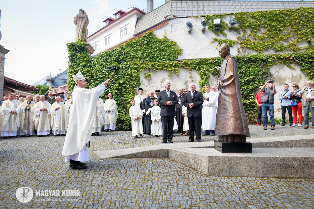 Mariazell: Ungarn-Wallfahrt zu Ehren von Kardinal Mindszenty / Magiyar Kurir Mariazell: Ungarn-Wallfahrt zu Ehren von Kardinal Mindszenty