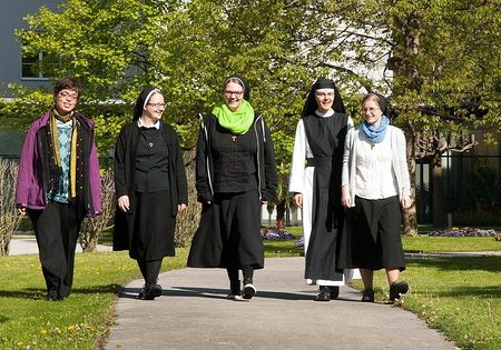Junge Ordensfrauen