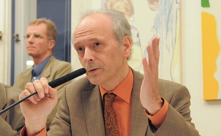 Experte: Zwischen legitimer Kritik und Antisemitismus unterscheiden