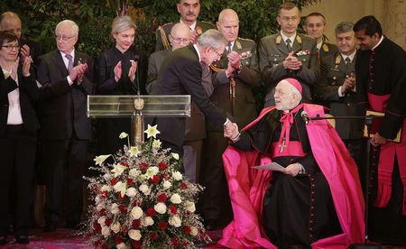 Nuntius Zurbriggen beim Neujahrsempfang von Bundespräsident Alexander van der Bellen / Peter Lechner