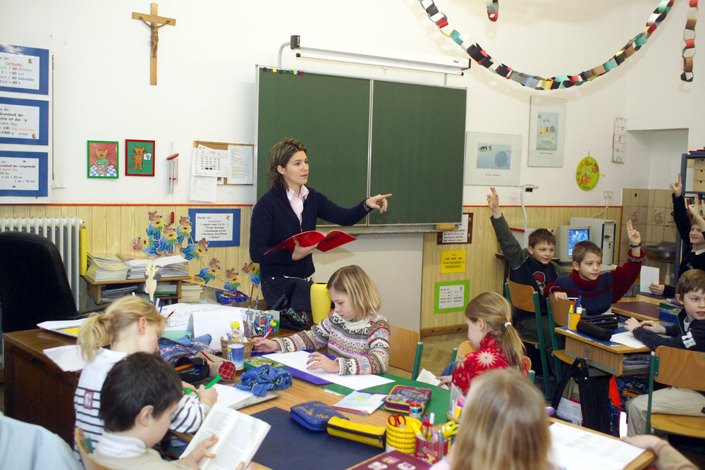 Volksschulklasse beim Unterricht / kathbild.at / Rupprecht Volksschulklasse beim Unterricht
