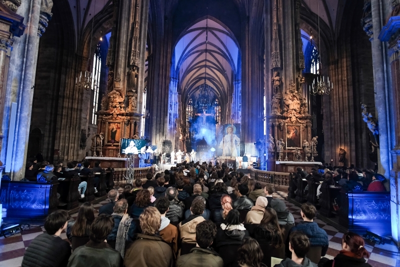 Wien: Matura-Segensfeier lockte 500 Schüler in den Stephansdom / Erzdiözese Wien / Stephan Schönlaub Wien: Matura-Segensfeier lockte 500 Schüler in den Stephansdom