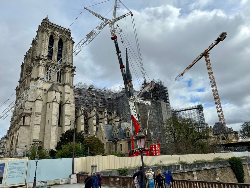 Kathedrale Notre-Dame de Paris mit Baukränen / Kathpress / Till Schönwälder Wiedereröffnung von Notre-Dame de Paris live im ORF