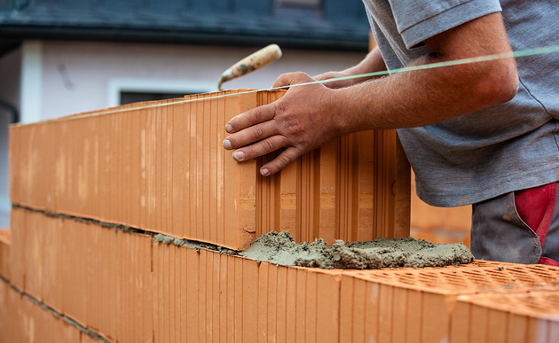 Bauarbeiter auf einer Baustelle / Erwin Wodicka - wodicka@aon.at