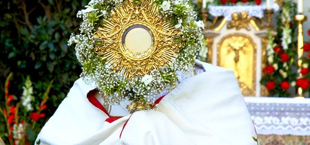 Corona-Fronleichnam: Viele Freiluftmessen, abgespeckte Prozessionen