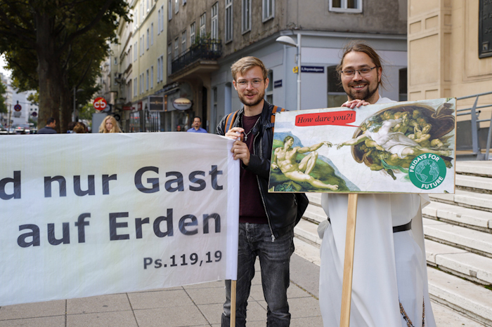 'Religions for Future' beim Klimastreik 2021 / © Erzdiözese Wien/Stephan Schönlaub