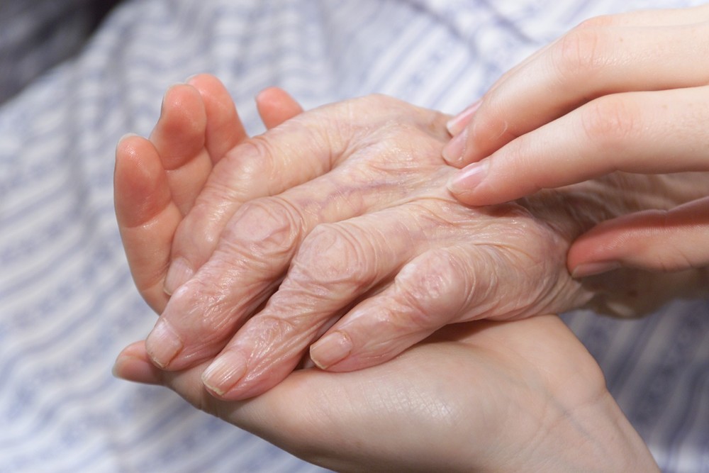 Alte und junge Hand / kathbild.at/Rupprecht Alte und junge Hand