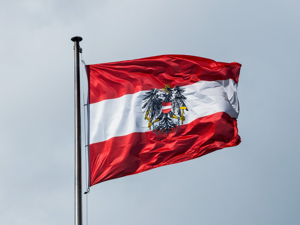 Österreich Fahne / Erwin Wodicka - wodicka@aon.at Bischöfe wollen neue Regierung nach Möglichkeit unterstützen