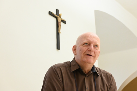 'Ride back to Faith': Mit der Vespa auf Glaubenssuche im Heiligen Jahr