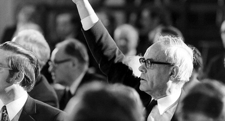 Karl Rahner während der Zweite Sitzungsperiode der Vollversammlung der gemeinsamen Synode der Bistümer der BRD in Würzburgvom 10.5. bis 14.5.1972