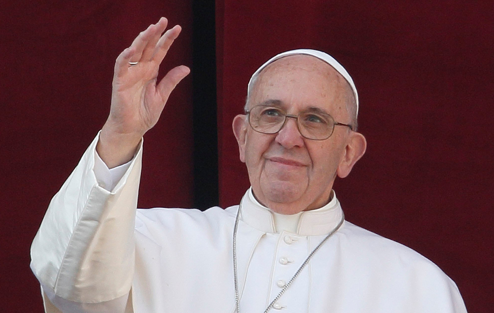 'Urbi et orbi' / © 2015 KNA, www.kna-bild.de - Nutzungsrechte vorbehalten., Paul Haring/CNS photo Papst Franziskus spendet Weihnachten den traditionellen Segen 'Urbi et orbi' (Der Stadt und dem Erdkreis) am 25. Dezember 2015 im Vatikan.
