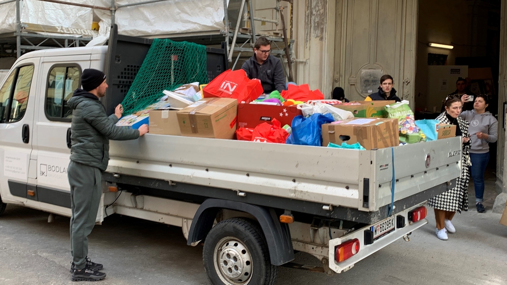 Lastwagen mit Spenden St. Barbara / Kathpress / Wuthe