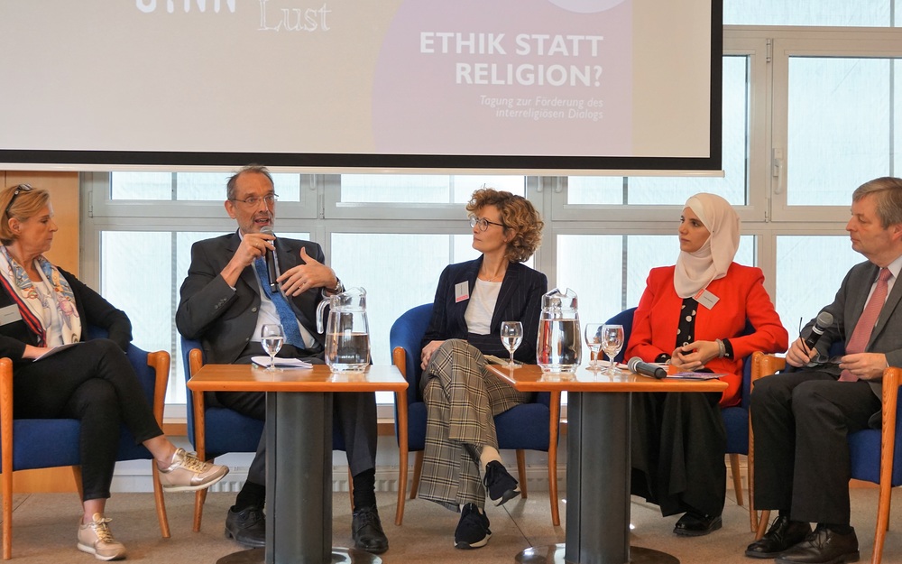Podiumsgespräch bei der Tagung 'Ethik statt Religion?' / Kathpress / Henning Klingen