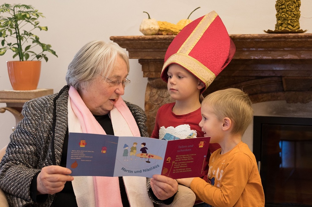 Advent - Kindern wird vorgelesen / Diözese Innsbruck