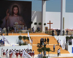 Jugendliche aus Panama während der Abschlussmesse des XXXI. Weltjugendtags am 31. Juli 2016 auf dem 'Campus misericordiae', dem Feld der Barmherzigkeit in Brzegi bei Krakau in Polen. Der nächste Weltjugendtag findet 2019  in Panama statt.