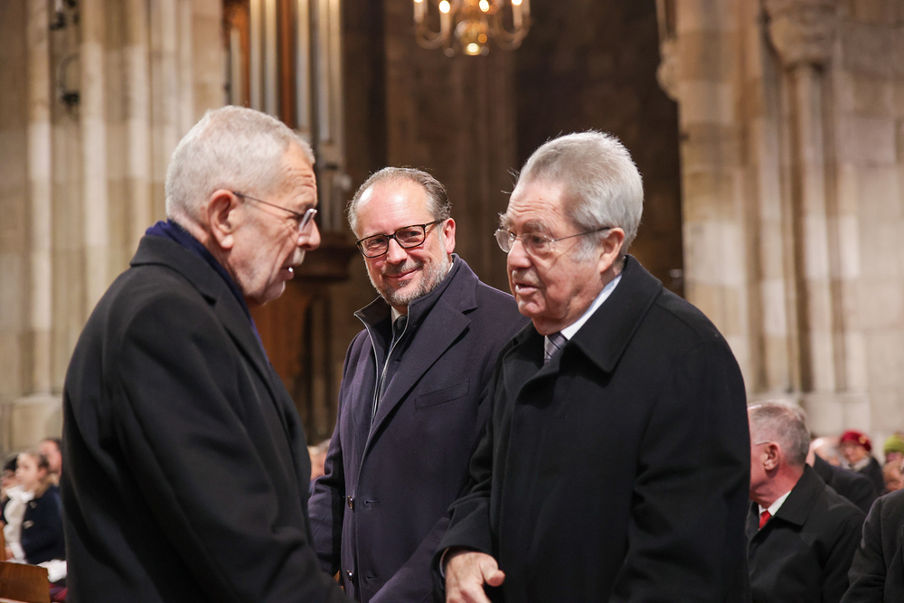 v.l.: Bundespräsident Alexander van der Bellen, Bundeskanzler Alexander Schallenberg, Altbundespräsident Heinz Fischer beim Dankgottesdienst für Kardinal Christoph Schönborn / Erzdiözese Wien/Stephan Schönlaub Schallenberg: 'Schönborn war eine Stütze der Gesellschaft'
