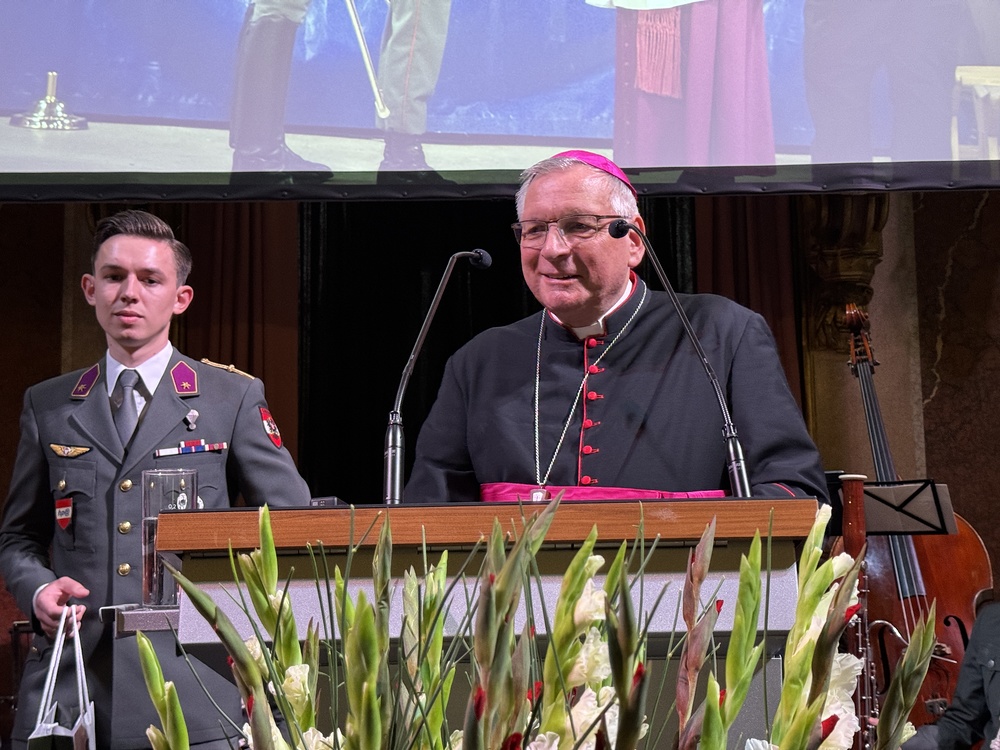 Zum 70er: Zahlreiche Gratulationen für Militärbischof Freistetter / Till Schönwälder/Kathpress