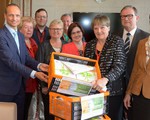 Übergabe der Petition 'Fakten helfen' im Parlament