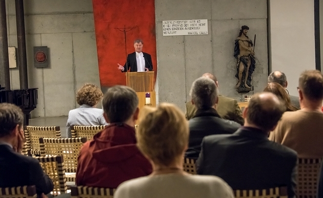 Kirchenräume weit denken / © Jack Haijes, Jack Haijes Kirchenräume weit denken in der Pfarrzentrum Linz Marcel Callo/AuwiesenBild: Bischof Manfred ScheuerFoto: Jack Haijes