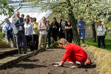 Smirna Kulenović präsentierte im Klostergarten ihre künstlerische Arbeit.