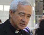 Bischof Wong im Gespräch