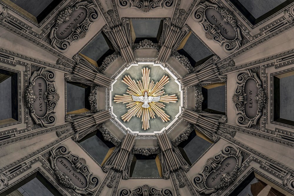 Abbild des Heiligen Geistes in der Kuppel des Salzburger Doms / Erzdiözese Salzburg (eds)/Hiva Naghshi Kirchenvertreter: Pfingsten als Hoffnungssignal