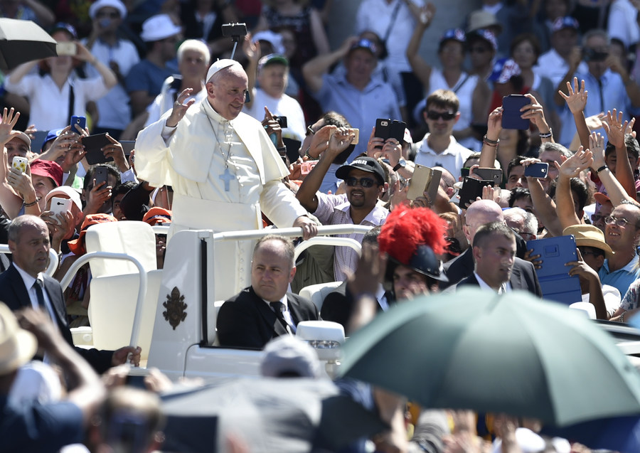 Heiligsprechung von Mutter Teresa / Copyright 2016, KNA. Alle Rechte vorbehalten, Cristian Gennari Papst Franziskus nach der Heiligsprechung von Mutter Teresa am 4. September 2016 auf dem Petersplatz in Rom.