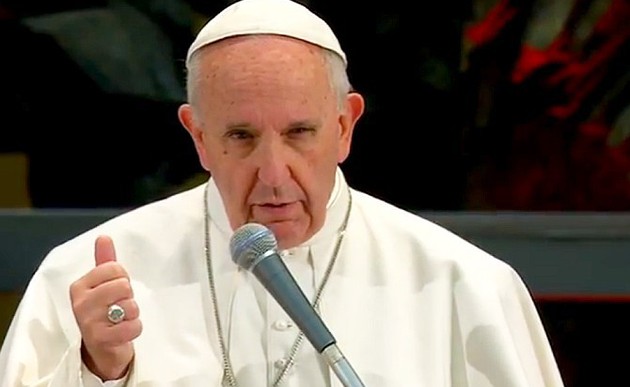 Papst verurteilt bei Kreuzweg religiösen Fanatismus und Gewalt / ctv Papst Franziskus im Kolosseum