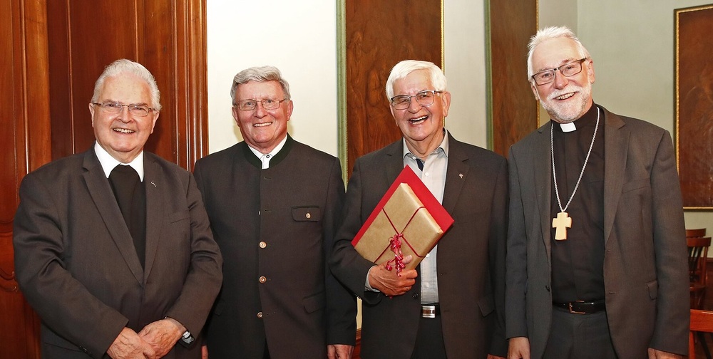 Bischof Marketz mit Rektor Kopeinig sowie den Diakonen Muhrer und Lagler (v.l.); / Foto: Diözesan-Pressestelle/Eggenberger