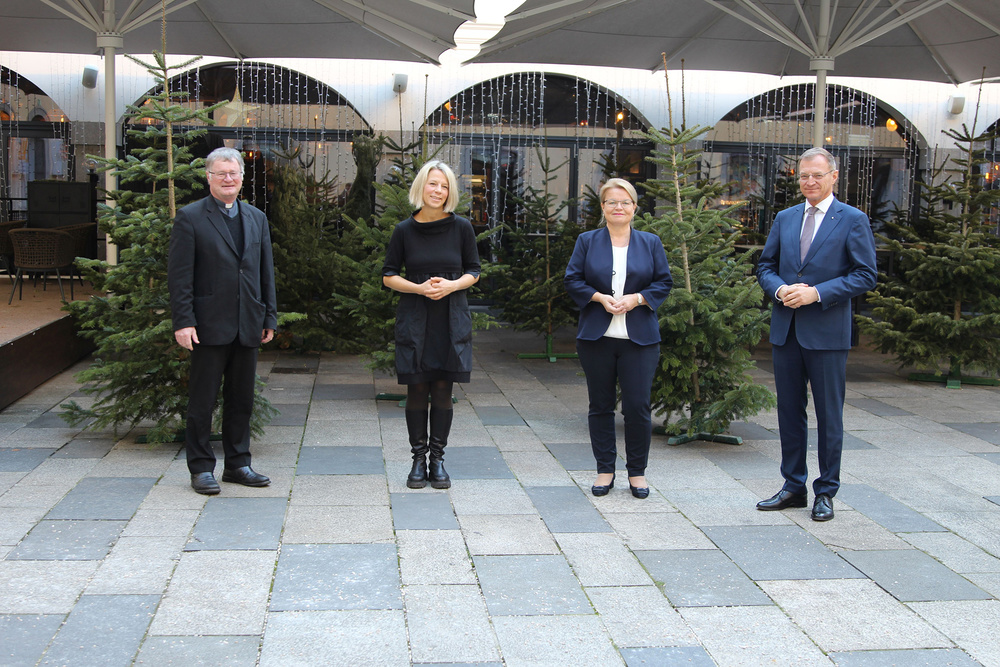 Bischof Scheuer und LH Stelzer mit Telefonseelsorge Linz / Diözese Linz