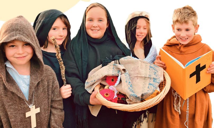 Als Heilige verkleidete Kinder / Päpstliche Missionswerke Als Heilige verkleidete Kinder