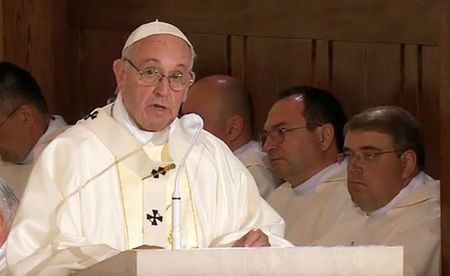 Papst Franziskus betet vor Polens Klerikern / ctv