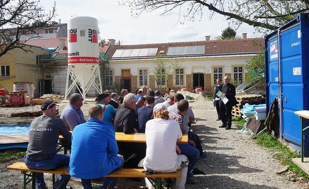Gleichenfeier im Wiener 'VinziDorf' / VinziWerke / Lara Wulz