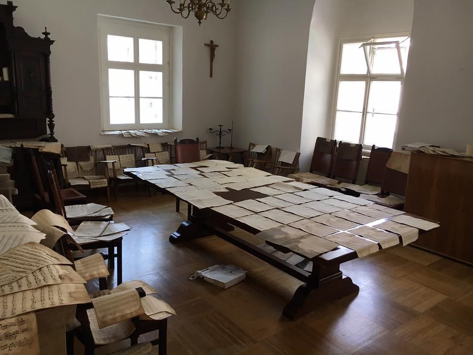 Wasserschaden beschädigt Musikalien-Erbe der Dommusik / Dommusik Wien