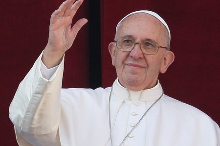 'Urbi et orbi' / © 2015 KNA, www.kna-bild.de - Nutzungsrechte vorbehalten., Paul Haring/CNS photo Papst Franziskus spendet Weihnachten den traditionellen Segen 'Urbi et orbi' (Der Stadt und dem Erdkreis) am 25. Dezember 2015 im Vatikan.