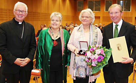 Erzbischof Franz Lackner, Elisabeth Mayer, Doris Witzmann, LH Wilfried Haslauer / Erzdiözese Salzburg