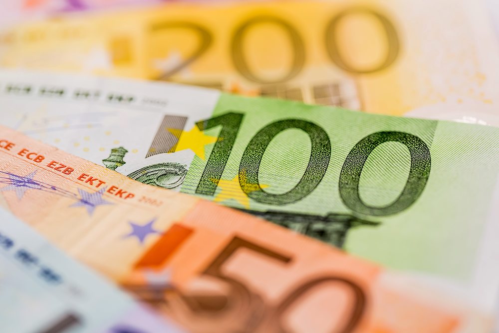 Viele verschiedene Euro-Geldscheine / Erwin Wodicka - wodicka@aon.at, Erwin Wodicka Viele verschiedene Euro Geldscheine. Symbolfoto f?r Reichtum und Geldanlage.